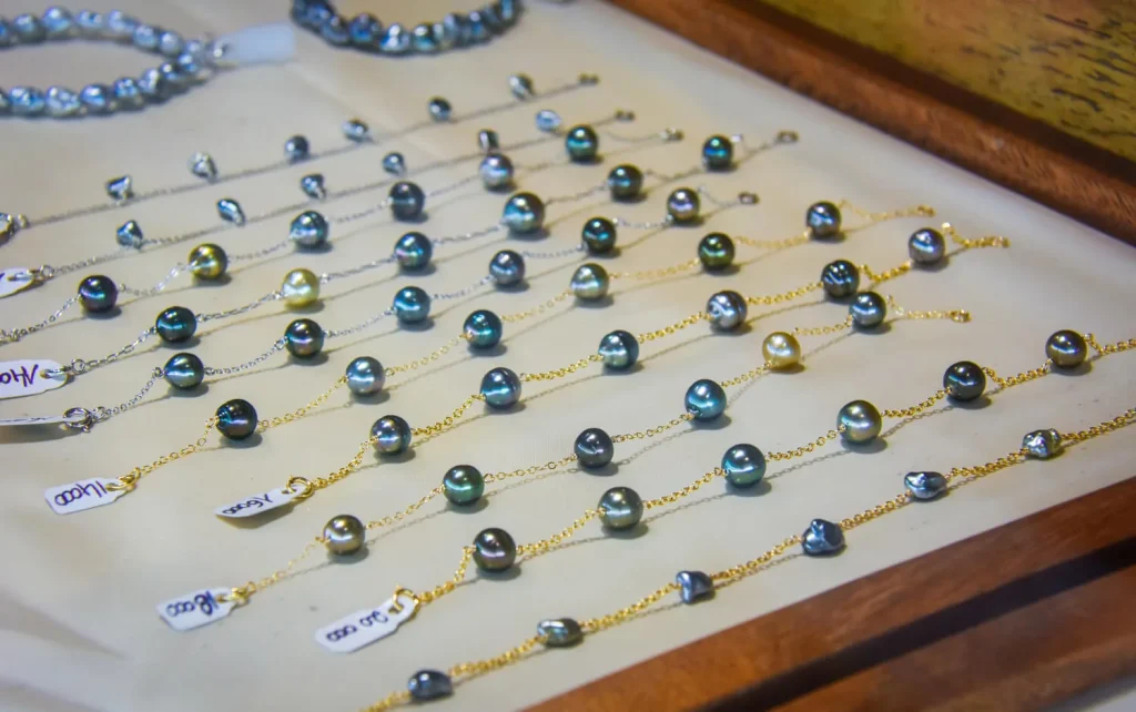 Bracelets en perles de Huahine © Teriitua Maoni