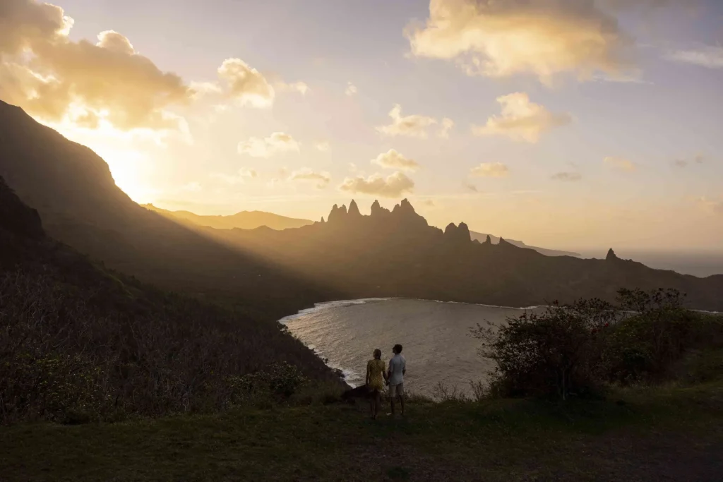 Sunset on Nuku Hiva, in love © Grégoire Le Bacon