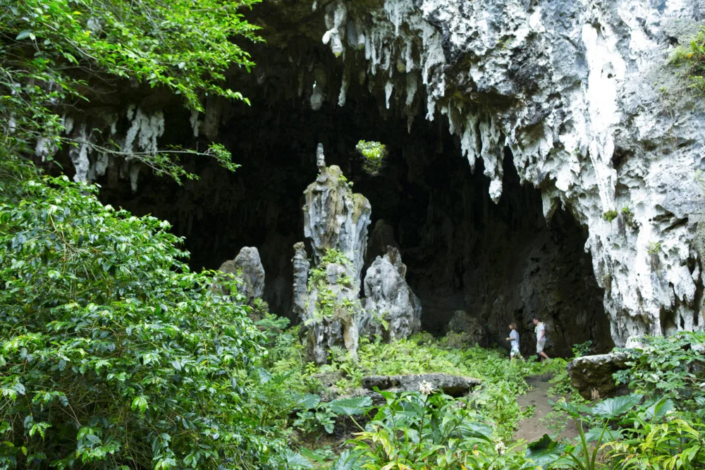 Grotte de Mitterand or Ana A'eo ©Grégoire Le Bacon