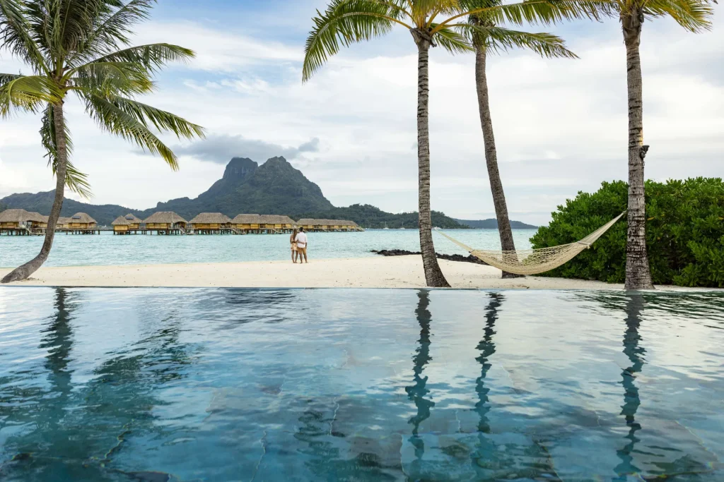Bora Bora honeymoon hotel © Grégoire Le Bacon