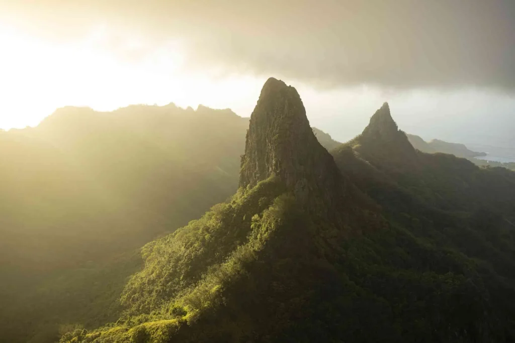 Les pitons rocheux des montagnes de Ua Pou © Grégoire Le Bacon