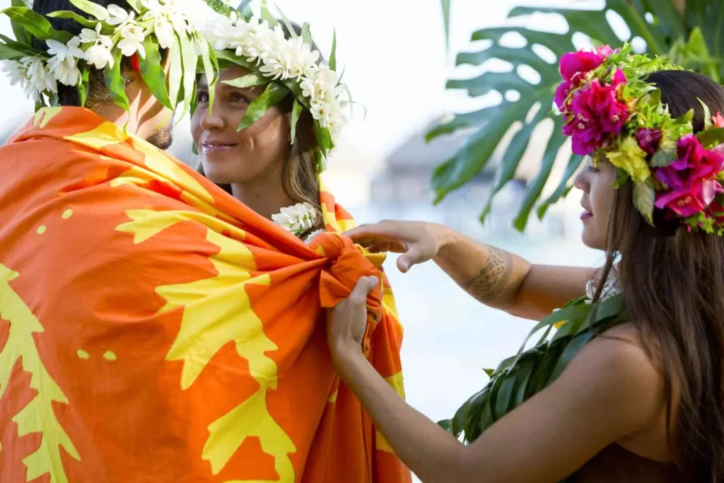 Traditional wedding with tifaifai on Moorea © Tahiti Tourisme