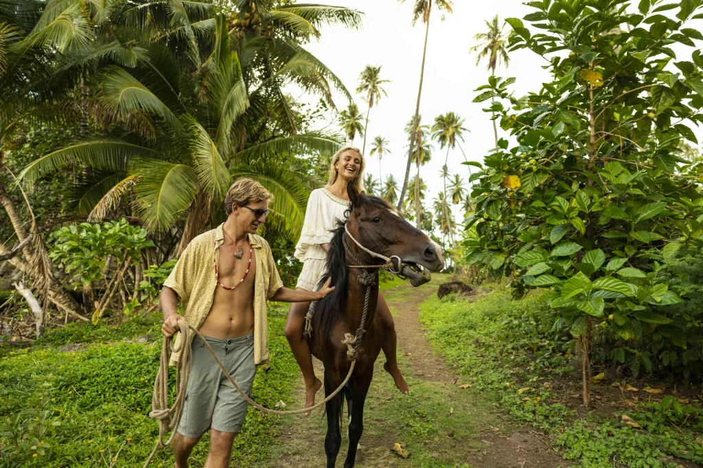 Se déplacer en cheval aux Îles Marquises ©Grégoire Le Bacon
