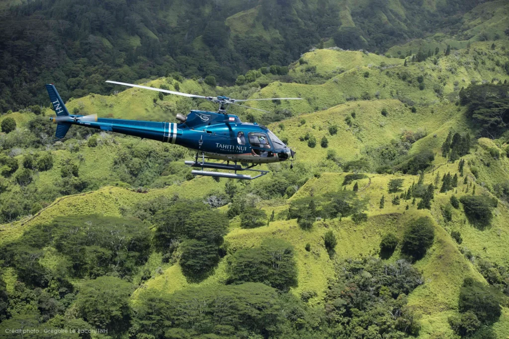 Tour de Tahiti en hélicoptère ©Grégoire Le Bacon & Tahiti Nui Helicopters