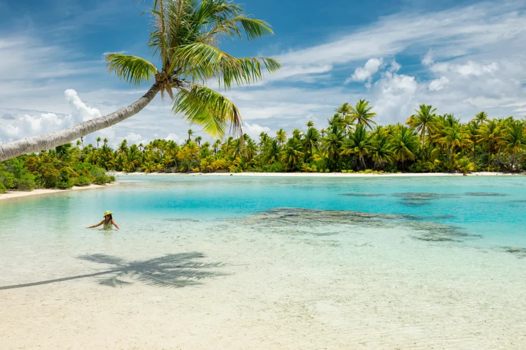 Une baignade dans le lagon de Fakarava ©_Grégoire Le Bacon