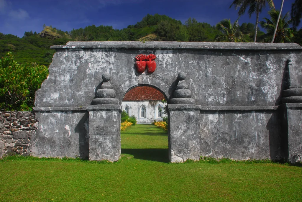 Archaeological remains on Mangareva © Frédéric Cristol