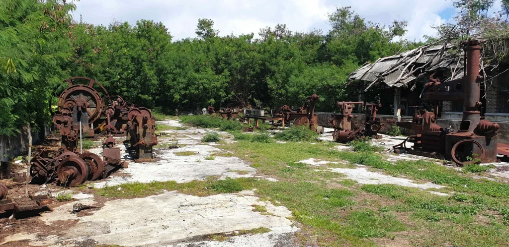 Remains of phosphate mining © MAKATEA Escalade