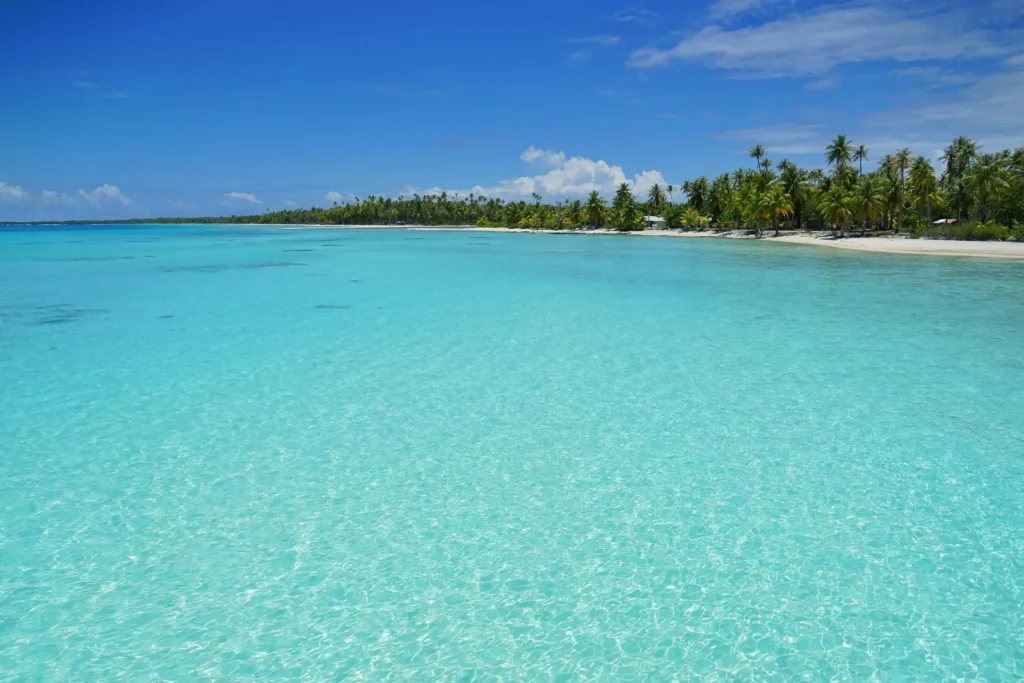 View over the clear waters of Tikehau © Lei Tao