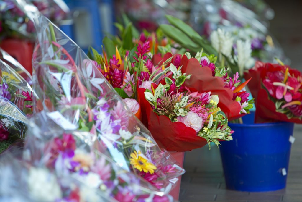 Fresh flowers at the Papeete Market c Tahiti Tourisme