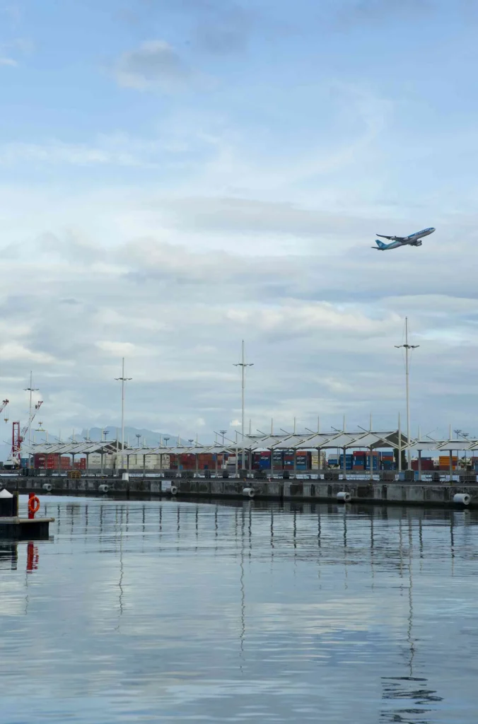 Air Tahiti, a domestic airline c Tahiti Tourisme