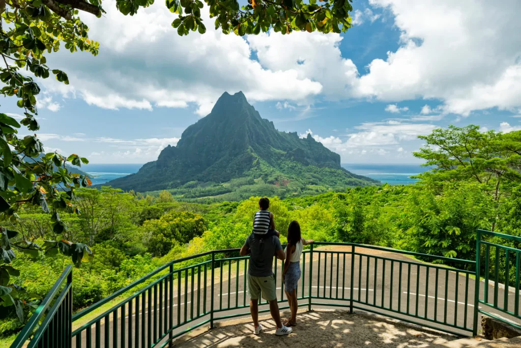 Opunohu viewpoint © Grégoire Le Bacon