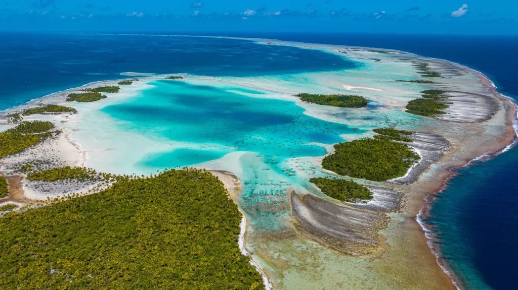 Motu at Rangiroa © Michael Runkel