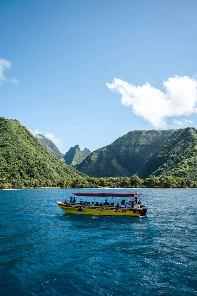 Boat trip to Tahiti © Ra'i Mao