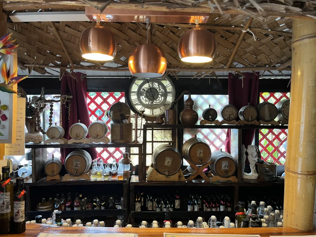 La Distillerie de Huahine ©Kevin Van Bastolaer