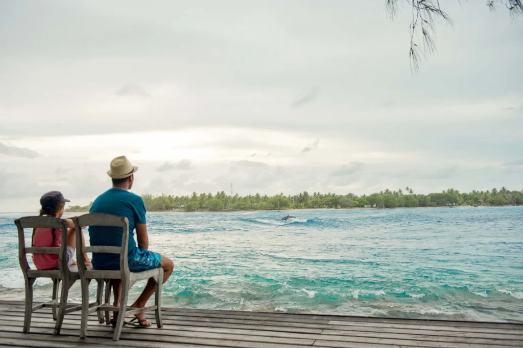 Dolphin watching at Rangiroa © Hélène Havard