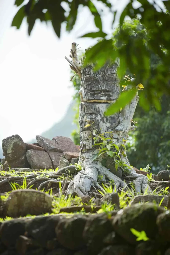 Wooden tiki from Hiva Oa © Tahiti Tourisme