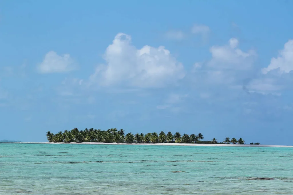 An atoll in Tuamotu Island © Denis Grosmaire