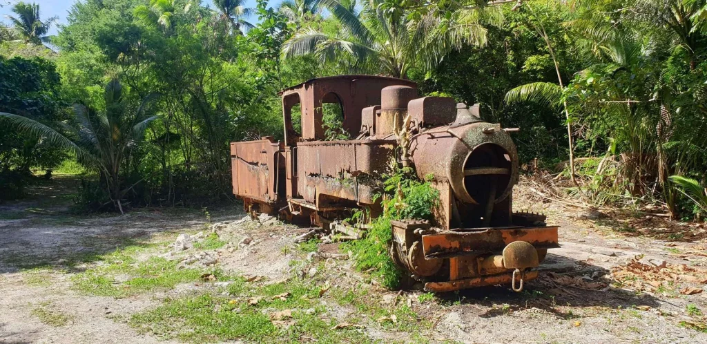 A locomotive wreck © MAKATEA Escalade