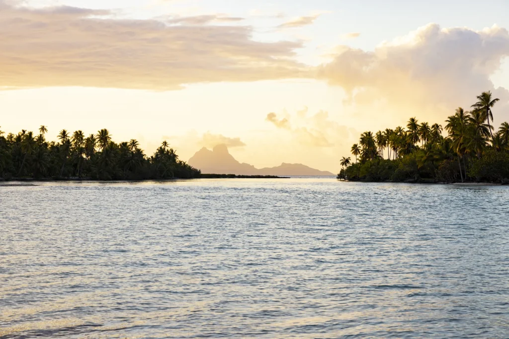 Vue sur Bora Bora depuis Taha_a © Grégoire Le Bacon