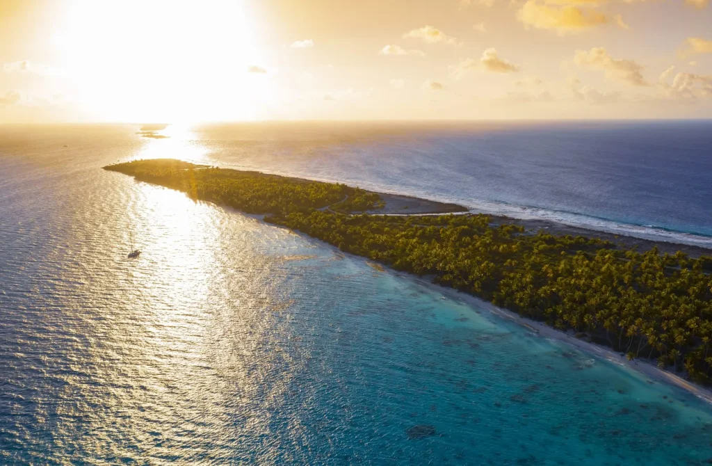 Vue sur le lagon avec la plage du PK 9 © Jim Winter