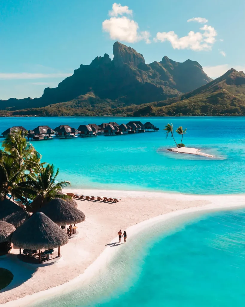 View of the Bora Bora lagoon with Mount Otemanu in the background © Jeremy Austiin