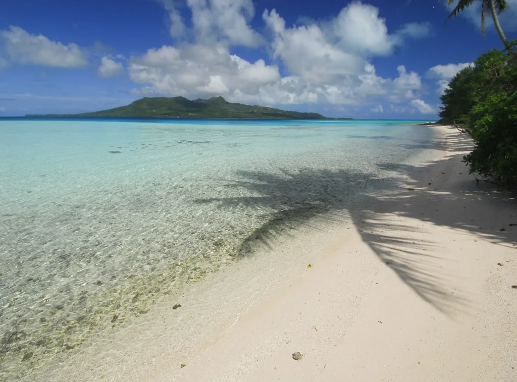 Vue sur Tubuai avec le lagon ©_Frédéric Cristol