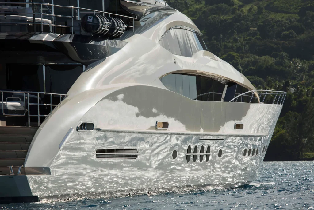 Vue sur un yacht de luxe© Grégoire Le Bacon