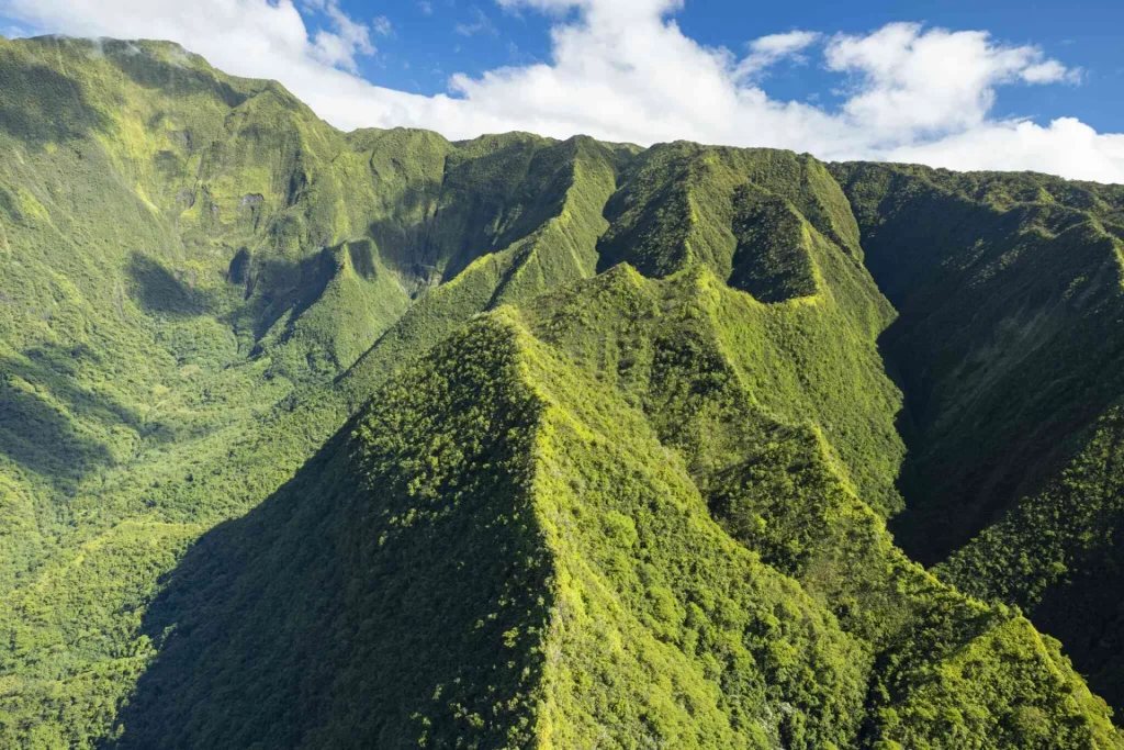 Pics montagneux de Tahiti © Grégoire Le Bacon _ LionAiles (1)