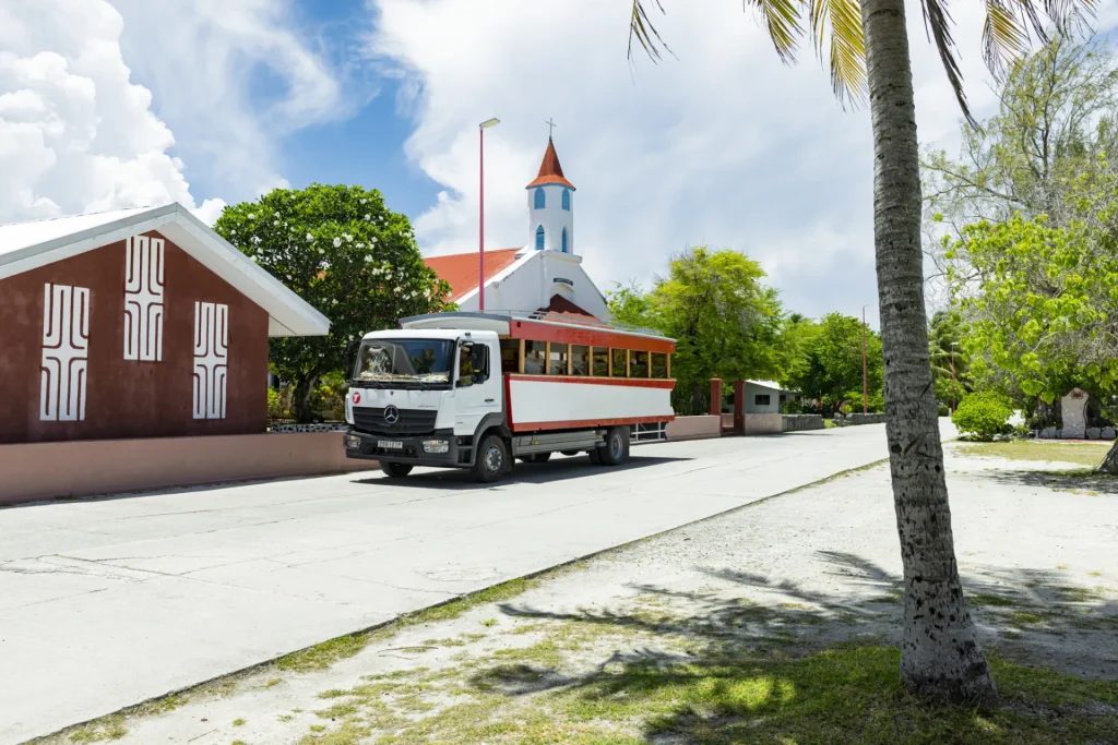 Truck in Fakarava © Grégoire Le Bacon