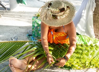 HORS SENTIERS BATTUS : Australes et atolls