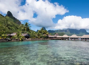 La Polynésie à travers deux archipels : SOCIETE et TUAMOTU