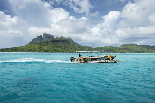 Boat on the lagoon of Bora Bora © Grégoire Le Bacon