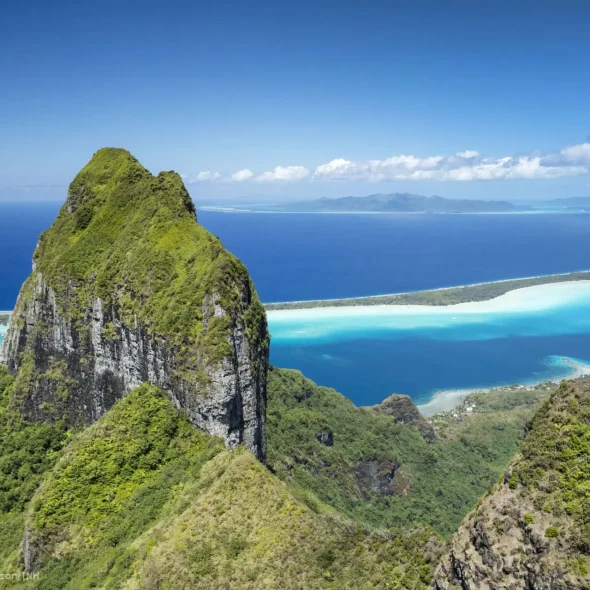 Aerial view of Mount Otemanu© Grégoire Le Bacon Tahiti Nui Helicopters