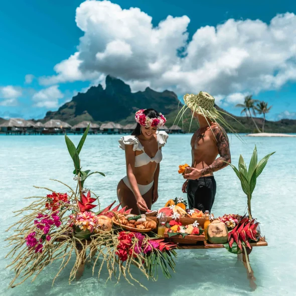 Gourmet break in the Bora Bora lagoon © Jeremy Austiin