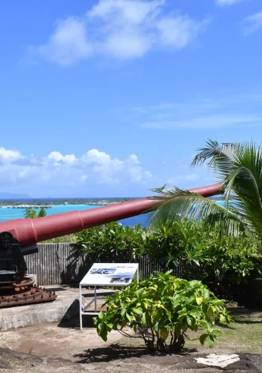 profil-dun-canon-militaire-sur-le-site-haamaire-a-bora-bora-association-memoire-polynesienne