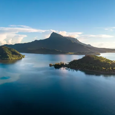 Raiatea et Taha'a dans leur lagon commun © Stéphane Mailion Photography