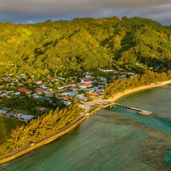 Vue sur l'île de Rurutu ©Michael Runkel