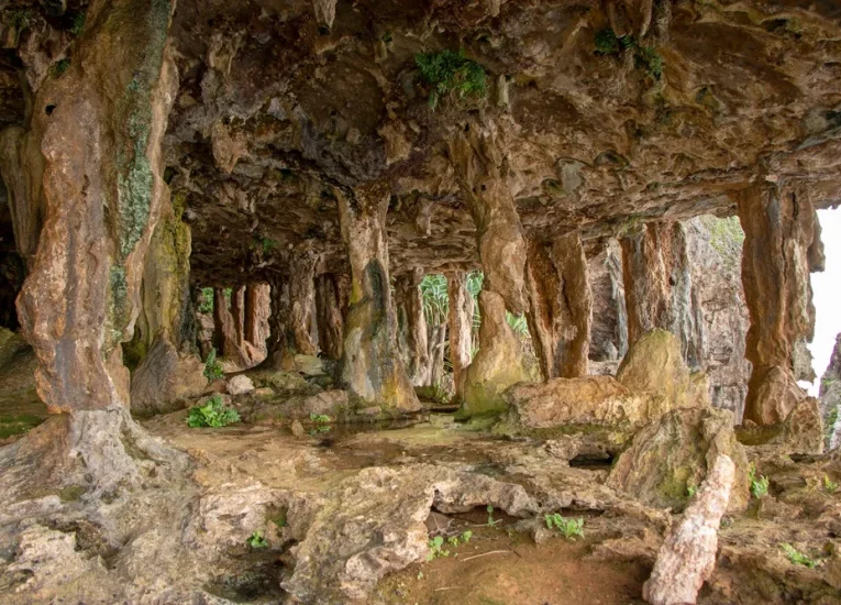 Grotte du Monstre ou Ana Taupe'e ©_Massimiliano Cinà