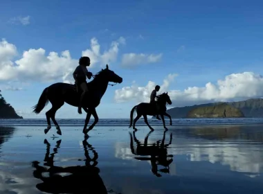 Randonnée à cheval aux marquises © Tahiti Tourisme
