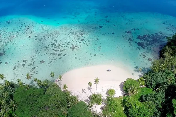 Plage de Hana Iti © Huahine - French Polynesia
