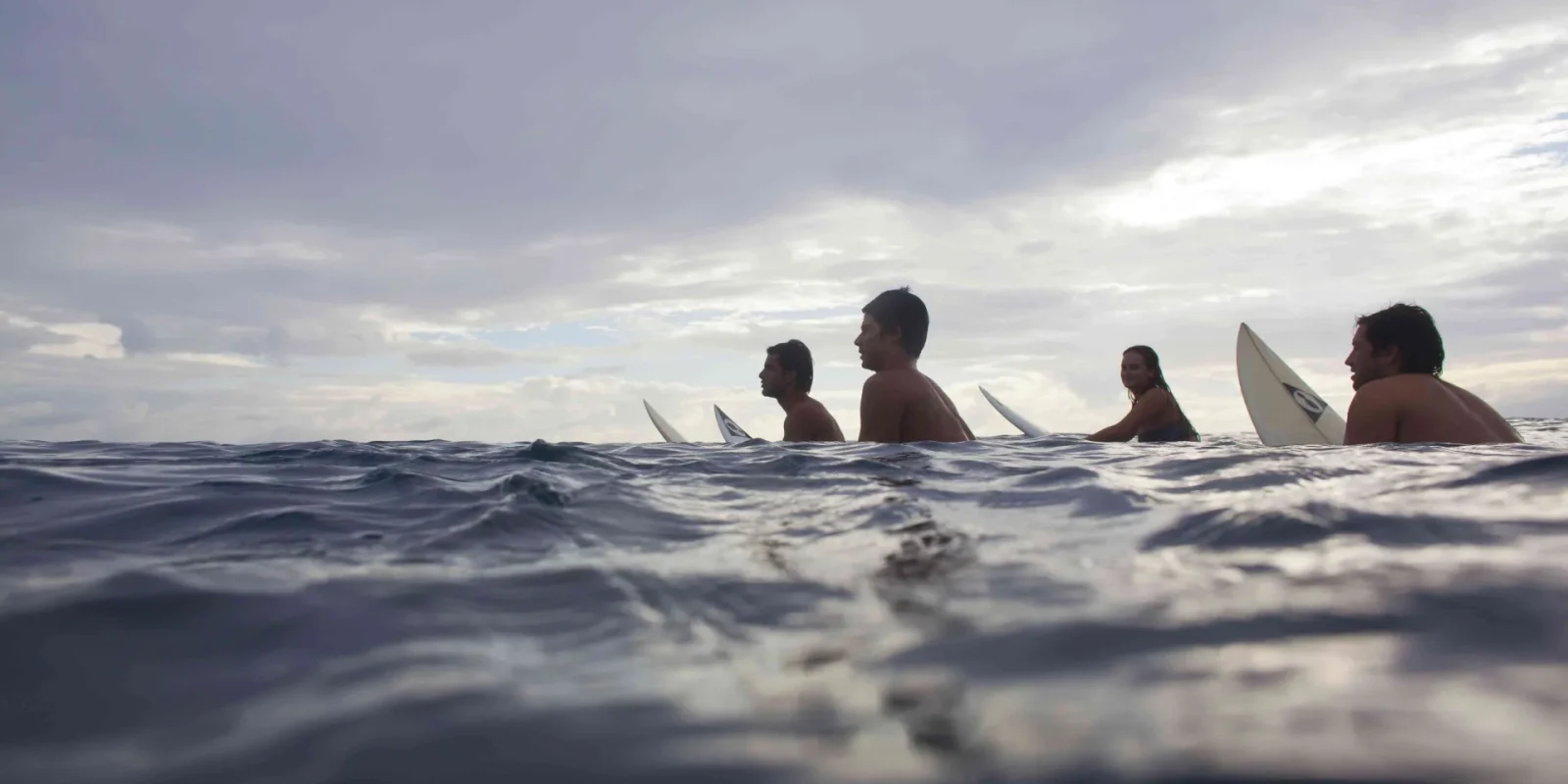 Session de surf à Tahiti Et ses Îles ©Tahiti Tourisme
