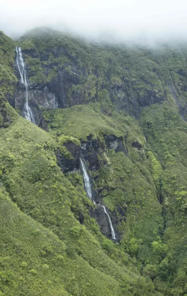 Les montagnes de Tahiti © Grégoire Le Bacon Tahiti Nui Helicopters