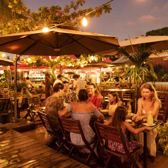 Passez un bon moment à la roulotte du Poke Bar de Punaauia © Grégoire Le Bacon