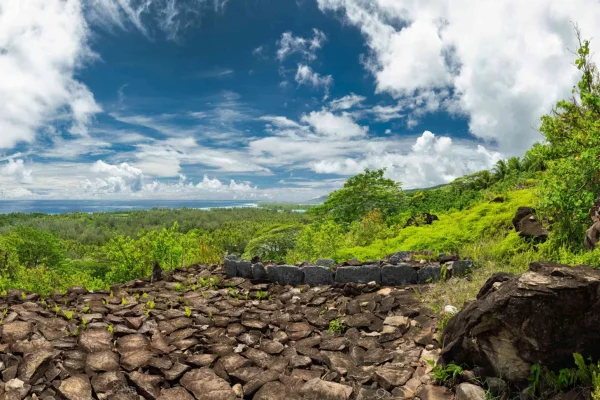 Le paepae Ofata à Huahine © Grégoire Le Bacon