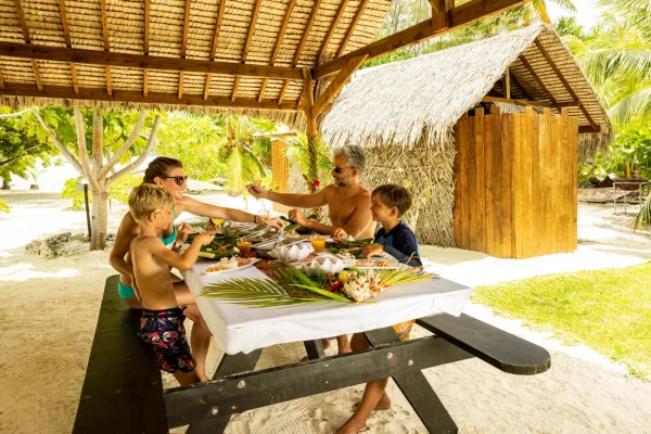 Déjeuner sur le motu à Bora Bora © Grégoire Le Bacon2