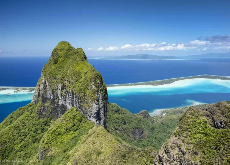 Randonnée à Bora Bora © Grégoire Le Bacon & Tahiti Nui Helicopters