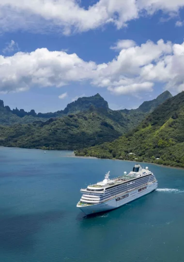 Navire de croisière à Moorea © Tahiti Tourisme