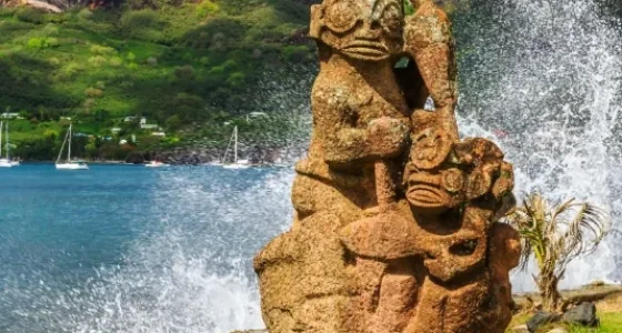 Les fameux tikis de Marquises © Tahiti Tourisme