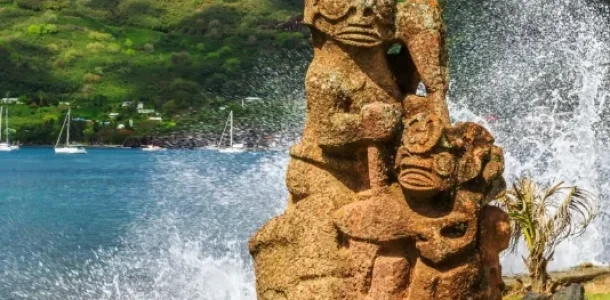 Les fameux tikis de Marquises © Tahiti Tourisme