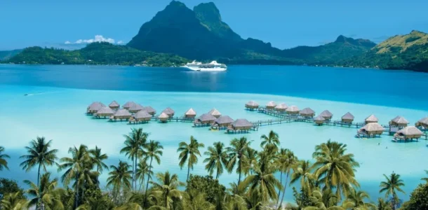 Vue aérienne sur le lagon de Bora Bora et le mont Otemanu © Tahiti Tourisme